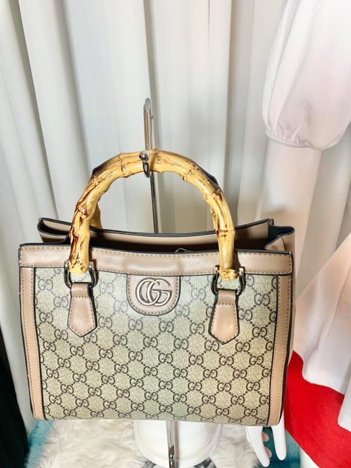 🎋bamboo handle bag🎋 (Category: Purses & Pouches) located in Manila. Submitted by pining.garcia (Listing ID 1466889695, Image 2). Description: -no damages.