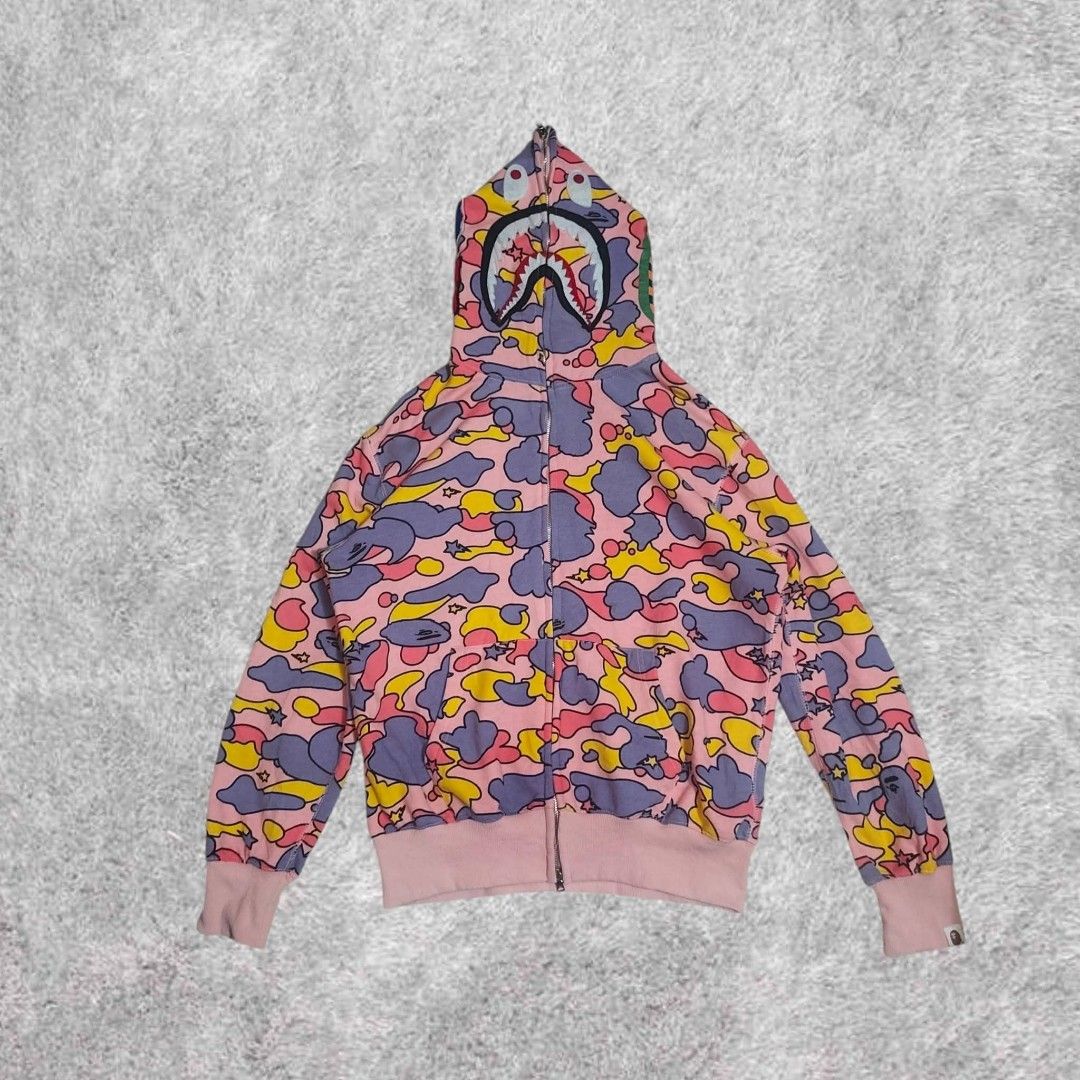 Bape fullzip hoodie (Category: Hoodies) located in Aroroy. Submitted by huna.arch (Listing ID 1467059133, Image 1). Description: 21/28 10/10 condition no issue .