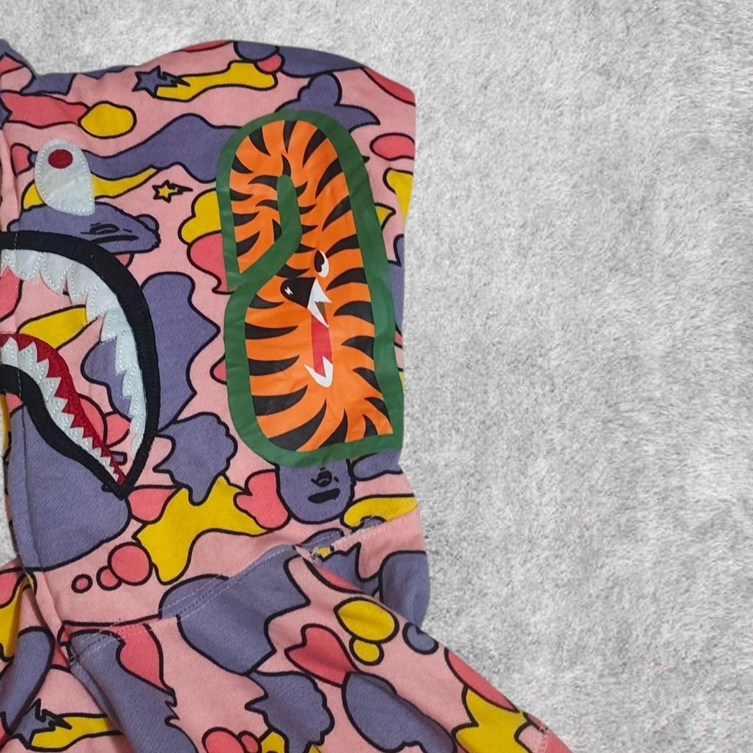 Bape fullzip hoodie (Category: Hoodies) located in Aroroy. Submitted by huna.arch (Listing ID 1467059133, Image 3). Description: 21/28 10/10 condition no issue .