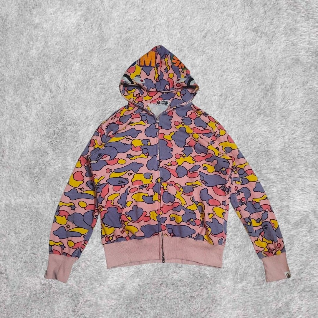 Bape fullzip hoodie (Category: Hoodies) located in Aroroy. Submitted by huna.arch (Listing ID 1467059133, Image 2). Description: 21/28 10/10 condition no issue .