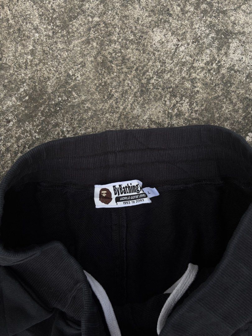 BAPE Shark Sweatshorts Black Size L (Category: Shorts) located in Naga. Submitted by ajrc.shop (Listing ID 1467084892, Image 3). Description: BAPE Shark Sweat Shorts ✅Size: L ✅Width: 28-36 ✅Length: 19.5 ✅Color Rate: 9.5/10 ✅Issue: Nasa pic ✅Need Wash ✅Location: Bicol Naga City, Camarines Sur ✅Courier: J&T Express/Flash Express ✅MOP: Gcash only.