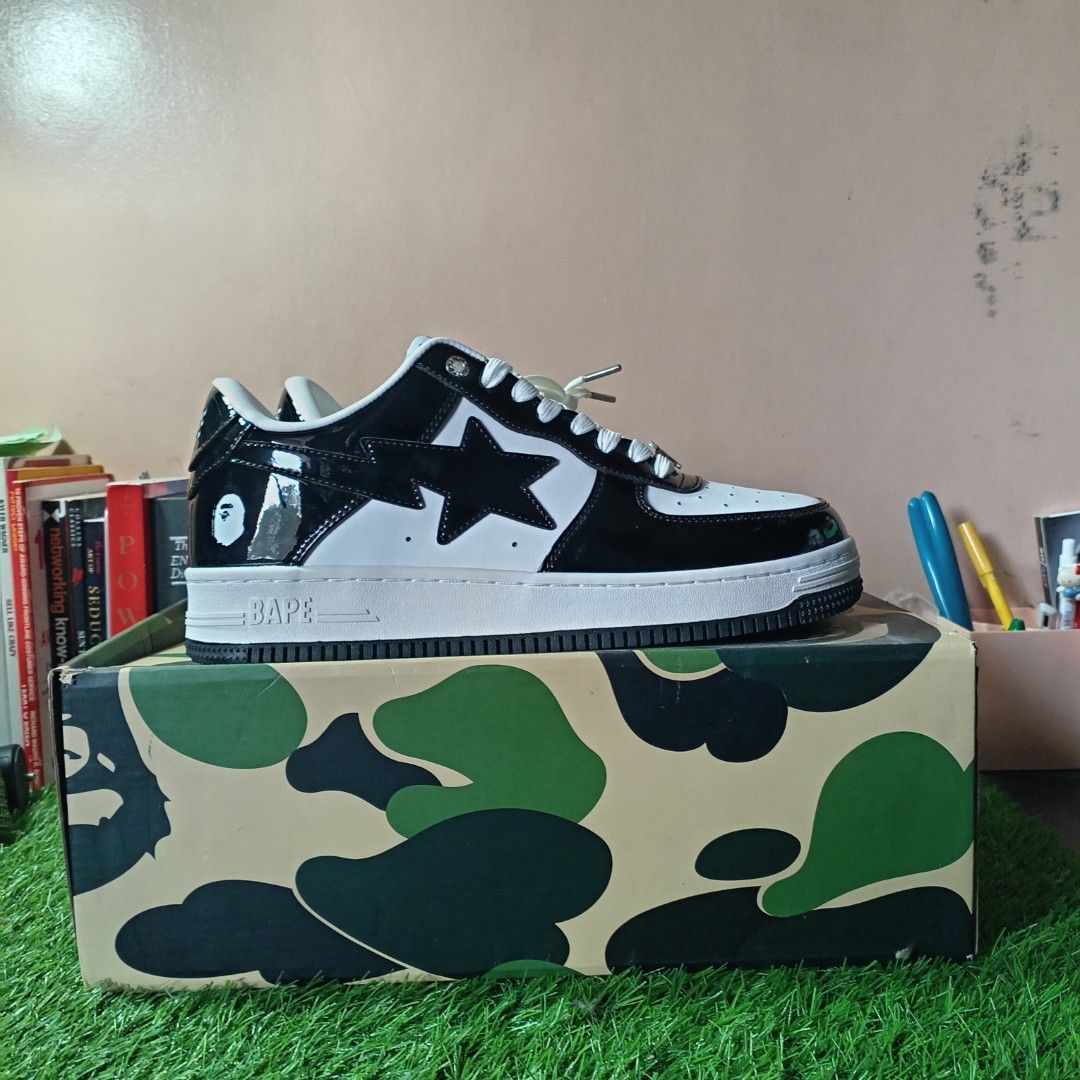 Bapesta Classic Black/White (Category: Sneakers) located in Naga. Submitted by shoetaku (Listing ID 1466975988, Image 1). Description: RT Batch po Size 9 and still negotiable. Can do free shipping nationwide rin poo RFS: Stopped doing business, will use funds for school :--).