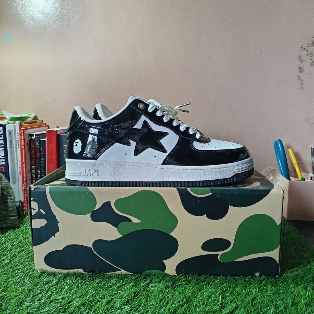 Bapesta Classic Black/White (Category: Sneakers) located in Naga. Submitted by shoetaku (Listing ID 1466975988, Image 3). Description: RT Batch po Size 9 and still negotiable. Can do free shipping nationwide rin poo RFS: Stopped doing business, will use funds for school :--).