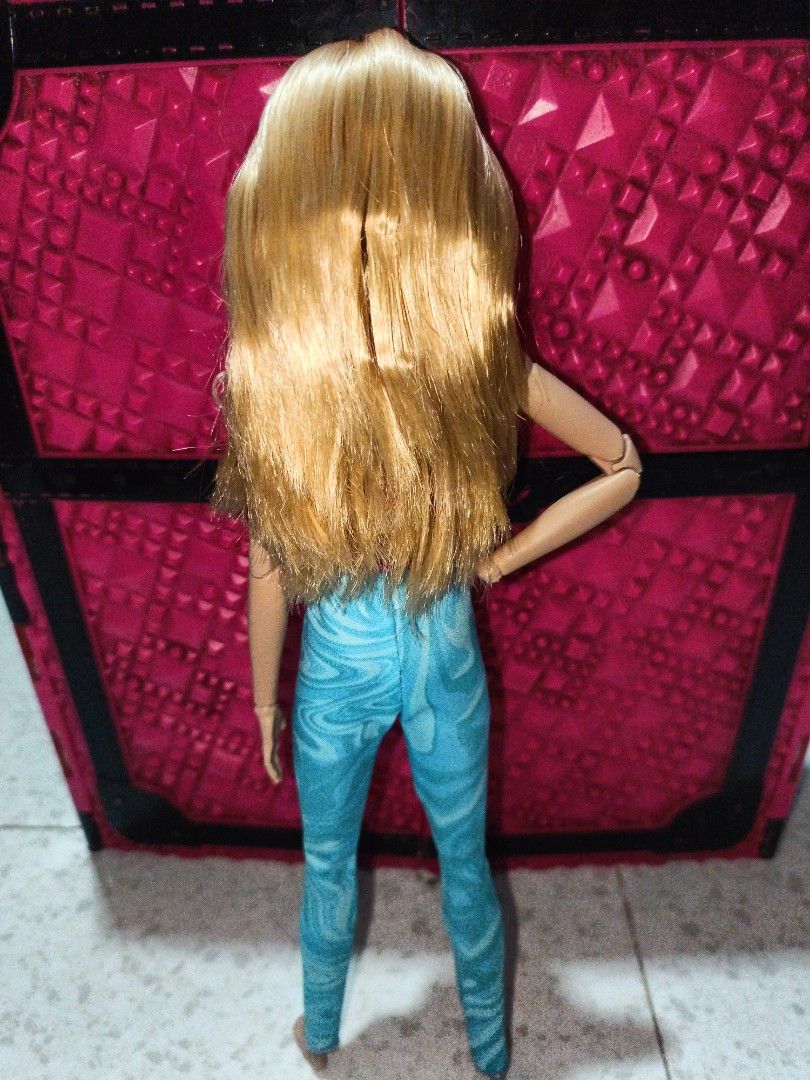 Barbie Made to Move Doll (Category: Kids Toys) located in Taguig. Submitted by pringlesshop2024 (Listing ID 1467152417, Image 3). Description: Not Official Mattel po yung body pero very similar sa Official MTM body. Kakaunbox lang nung doll and brand new pa yung head and outfit. Bawal sa Maarte .