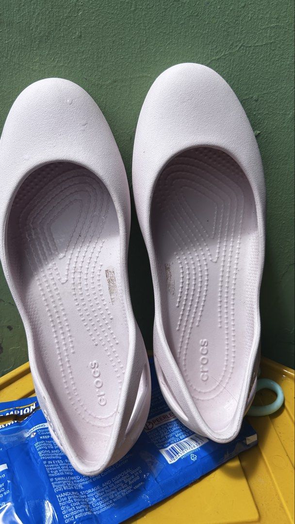 Barely pink crocs (Category: Flats & Sandals) located in Manila. Submitted by ajiiiq07 (Listing ID 1467012818, Image 1). Description: Barely used I can send pictures and videos.