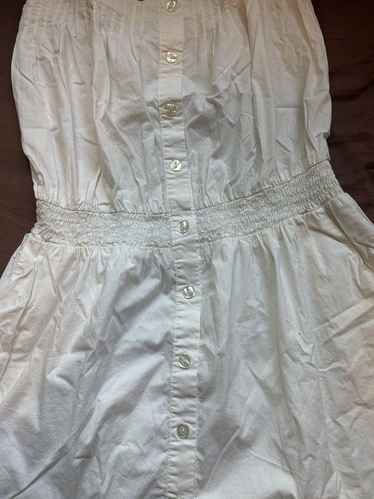 Bayo White Sleeveless Button Dress (Category: Dresses) located in Pasig City. Submitted by thegoodfind.ph (Listing ID 1467034454, Image 2). Description: Love, Bayo Thick sleeveless Above the knee.