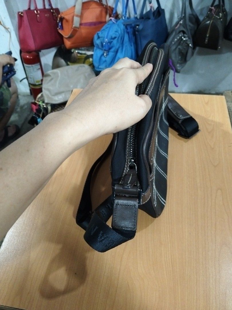 Bean Pole Bag (Category: Cross-body Bags) located in El Salvador. Submitted by francheskaukayukay (Listing ID 1467003561, Image 3). Description: .