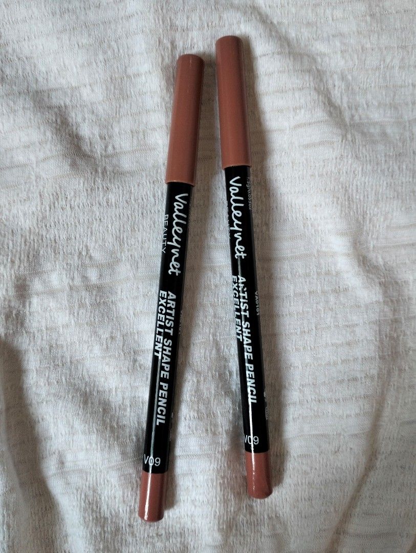 Beauty Glazed Lip liner (Category: Makeup) located in Koronadal. Submitted by luxia.nia024 (Listing ID 1467068723, Image 1). Description: ⋆ Beauty Glazed Lipliner — V09 ₱70 pesos for 2 lip liners.