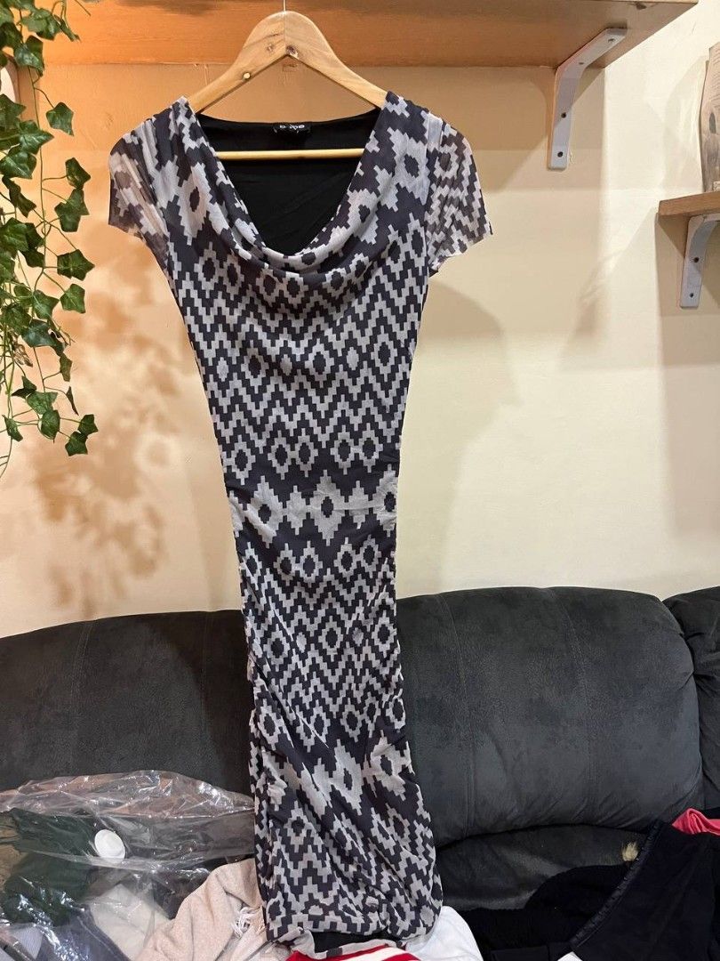 bebe geometric pattern cowl neck bodycon midi dress (Category: Dresses) located in Quezon City. Submitted by michypeachyy1 (Listing ID 1467016108, Image 3). Description: 650 plus shipping medium size.