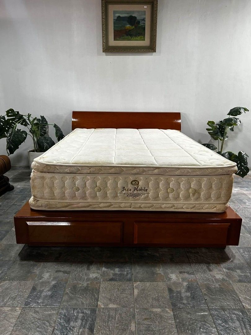 Bed Set (Category: Bed Frames & Mattresses) located in Meycauayan. Submitted by marygracecasimiro (Listing ID 1467040008, Image 1). Description: Imported Solid Wood Queen Bedset with Memory Foam Double Padded n Drawers from Italy P25,000 lang suki 63x94x277in Solid Wood Bedframe With Drawers With Memory Foam 14in kapal/ Deep Clean n Sanitized Complete Set Heavy duty No issue Good Condition♥️💜 Minor Scratch/ Stain From Italy #QueenBedSet #italy #