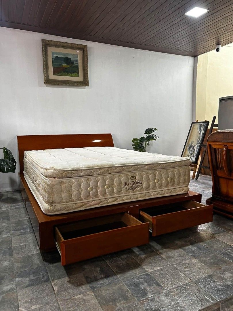Bed Set (Category: Bed Frames & Mattresses) located in Meycauayan. Submitted by marygracecasimiro (Listing ID 1467040008, Image 2). Description: Imported Solid Wood Queen Bedset with Memory Foam Double Padded n Drawers from Italy P25,000 lang suki 63x94x277in Solid Wood Bedframe With Drawers With Memory Foam 14in kapal/ Deep Clean n Sanitized Complete Set Heavy duty No issue Good Condition♥️💜 Minor Scratch/ Stain From Italy #QueenBedSet #italy #