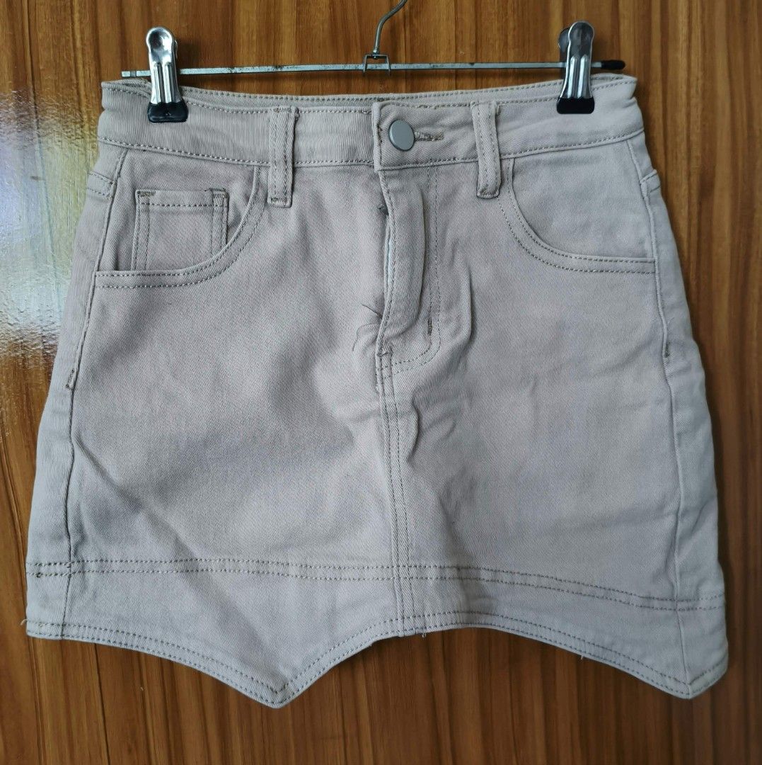 Beige Denim Skort Asymmetrical Hem (Category: Skirts) located in Caloocan City. Submitted by galorylem99656 (Listing ID 1467047661, Image 1). Description: ✨ Condition: Like New 📌 Reason for Selling: Decluttering PRODUCT DETAILS Type: Short Skirt/Skort/Palda Short Waist Height: Mid waist Color: Light Khaki (actual color may vary slightly depending on lighting) Size: Extra Small Waist: 24–26 inches or 64-66cm Hip: 32-33 inches or 80-82 cm Length: 