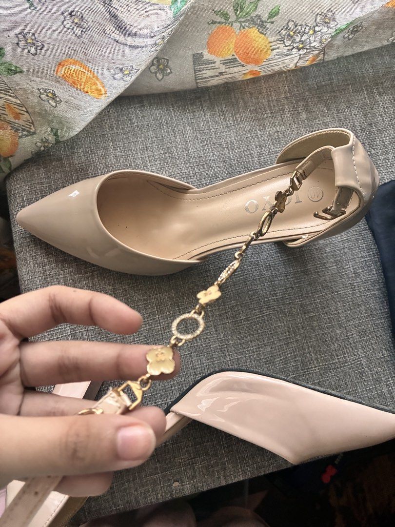 Beige Heels (Category: Heels) located in Quezon City. Submitted by yes7ha (Listing ID 1467023693, Image 3). Description: • used once only • bought 700+ • size 40 • sobrang sturdy! :) in my exp, comfortable siya but may vary • rfs: hindi na nagagamit (naka-stock lang).