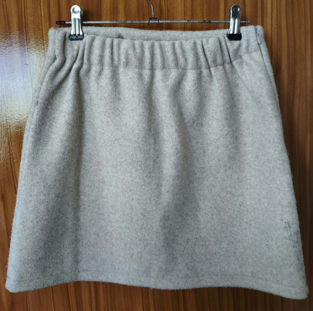 Beige Wool Blend Mini Skirt (Category: Skirts) located in Caloocan City. Submitted by galorylem99656 (Listing ID 1467057747, Image 2). Description: ✨ Condition: Like New 📌 Reason for Selling: Decluttering PRODUCT DETAILS Type: Beige Wool A-line Skirt Waist Height: High waist Color: Beige (actual color may vary slightly depending on lighting) Size: Small Waist: 24–26 inches or 64-66cm Hip: 36 inches or 82 cm Length: 15.5 inches or 40 cm TRANSACTI