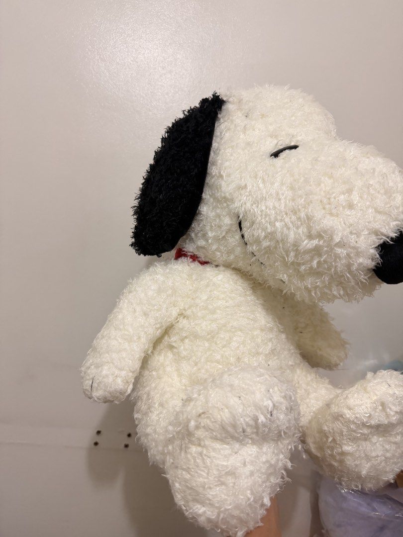 Big Peanuts Snoopy Plush Toy Lightweight (Category: Plushies & Soft Toys) located in Quezon City. Submitted by cookiecreammm (Listing ID 1467163411, Image 1). Description: .