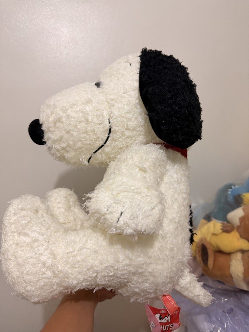 Big Peanuts Snoopy Plush Toy Lightweight (Category: Plushies & Soft Toys) located in Quezon City. Submitted by cookiecreammm (Listing ID 1467163411, Image 2). Description: .