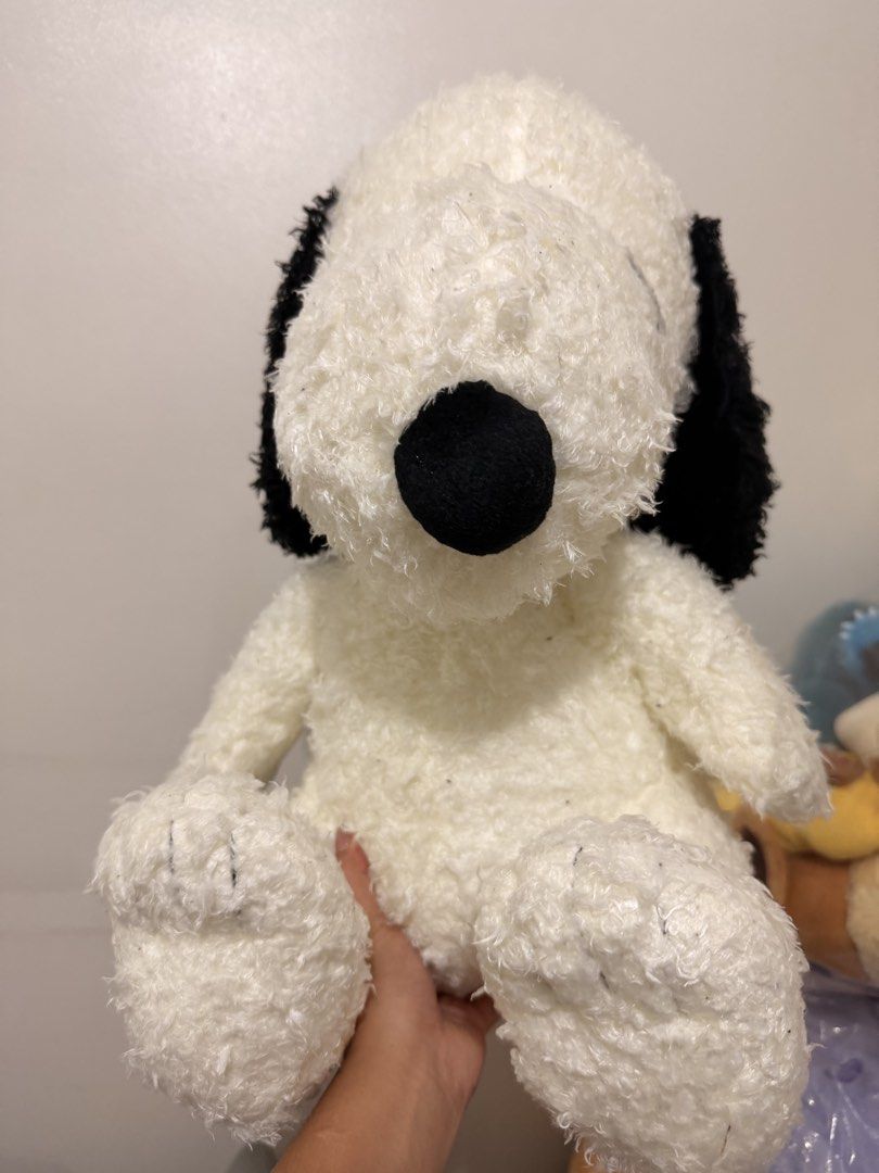Big Peanuts Snoopy Plush Toy Lightweight (Category: Plushies & Soft Toys) located in Quezon City. Submitted by cookiecreammm (Listing ID 1467163411, Image 3). Description: .