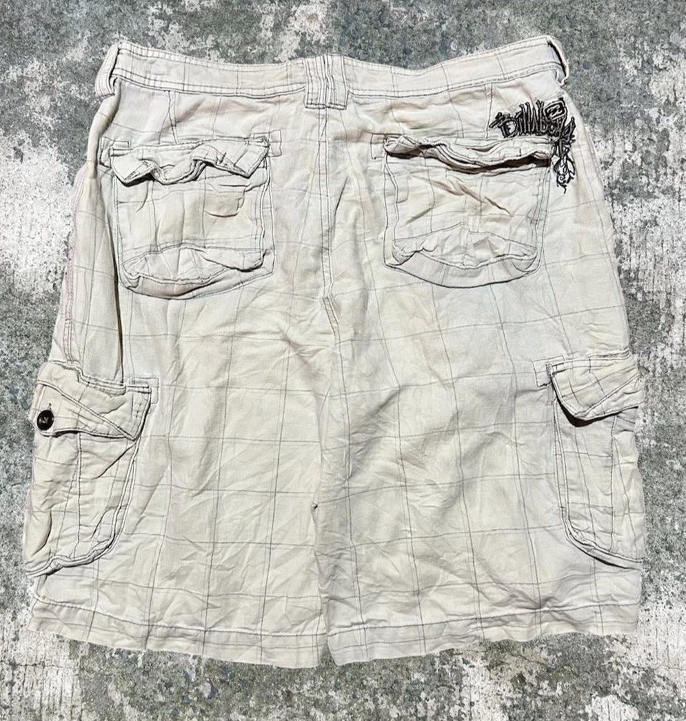 Billabong Plaid Cargo Shorts (Category: Shorts) located in Manila. Submitted by 66xth (Listing ID 1467074817, Image 2). Description: Billabong Plaid Cargo, Reco for skating Flaws: Scratch Holes Dimes: 34x24x14.5x13 .