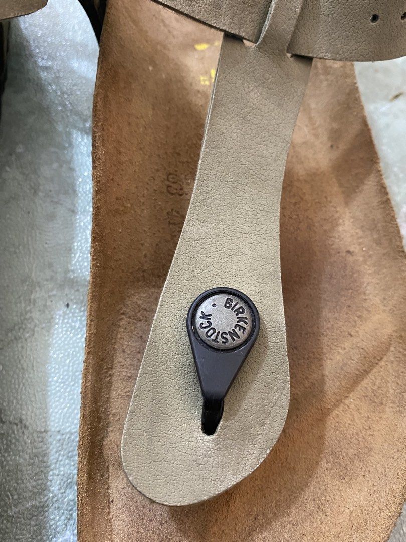 BIRKENSTOCK (Category: Sandals) located in Ipil. Submitted by fmgthriftco. (Listing ID 1467070709, Image 3). Description: BIRKENSTOCK Size: 36 Excellent condition No heeldrag DM📩 Loc. Ipil,Zamboanga Sibugay Mindanao 📍.