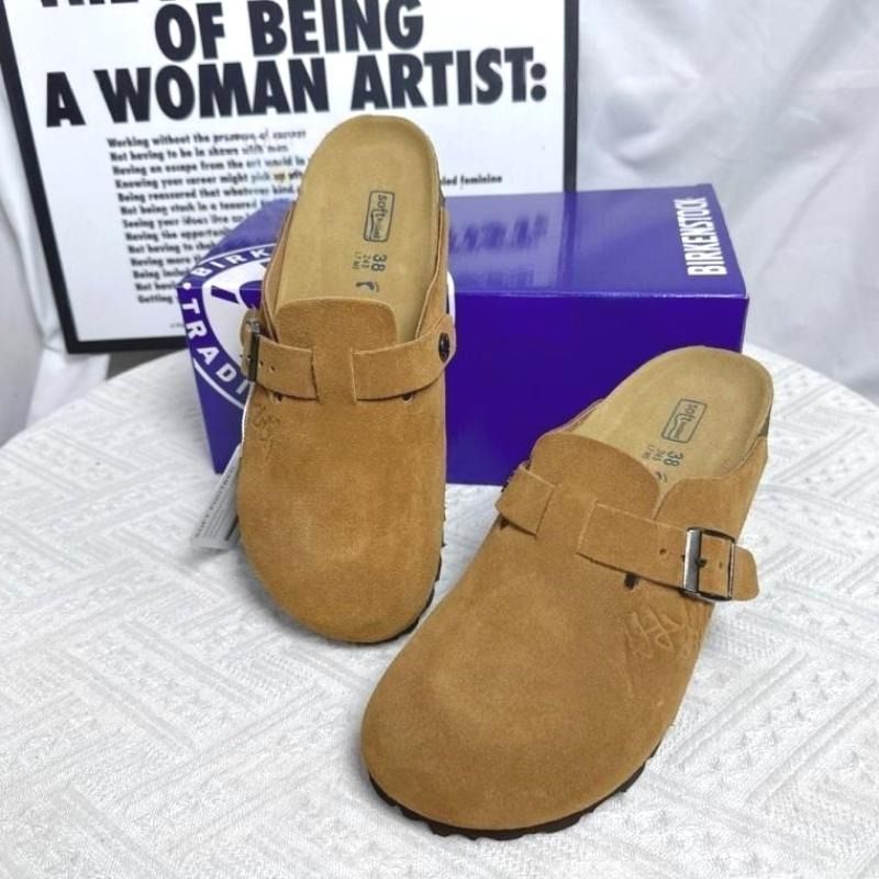 BIRKENSTOCK x Stussy 聯名栗色真牛皮包頭拖鞋涼鞋 35-46碼 （分類：波鞋）位於 Hong Kong。 由 guthrybgra61359 提交（商品編號 1467145748，圖片 3）。簡介： ✅ 尺碼範圍：35-46碼，全尺碼齊全 ✅ 材質：頭層真牛皮打造，質感細膩親膚耐穿 ✅ 購買須知：下單後約5-7天到港，順豐速運包郵直送府上。