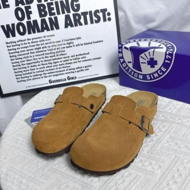 BIRKENSTOCK x Stussy 聯名栗色真牛皮包頭拖鞋涼鞋 35-46碼 （分類：波鞋）位於 Hong Kong。 由 guthrybgra61359 提交（商品編號 1467145748，圖片 1）。簡介： ✅ 尺碼範圍：35-46碼，全尺碼齊全 ✅ 材質：頭層真牛皮打造，質感細膩親膚耐穿 ✅ 購買須知：下單後約5-7天到港，順豐速運包郵直送府上。