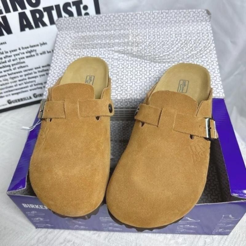 BIRKENSTOCK x Stussy 聯名栗色真牛皮包頭拖鞋涼鞋 35-46碼 （分類：波鞋）位於 Hong Kong。 由 guthrybgra61359 提交（商品編號 1467145748，圖片 9）。簡介： ✅ 尺碼範圍：35-46碼，全尺碼齊全 ✅ 材質：頭層真牛皮打造，質感細膩親膚耐穿 ✅ 購買須知：下單後約5-7天到港，順豐速運包郵直送府上。