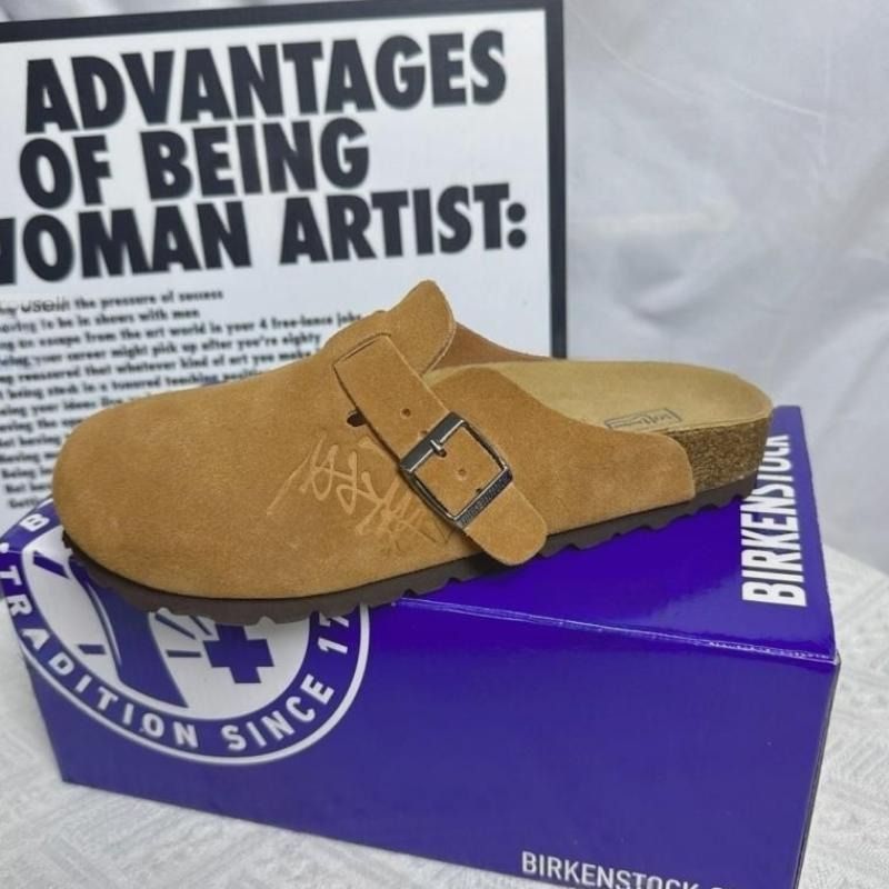 BIRKENSTOCK x Stussy 聯名栗色真牛皮包頭拖鞋涼鞋 35-46碼 （分類：波鞋）位於 Hong Kong。 由 guthrybgra61359 提交（商品編號 1467145748，圖片 5）。簡介： ✅ 尺碼範圍：35-46碼，全尺碼齊全 ✅ 材質：頭層真牛皮打造，質感細膩親膚耐穿 ✅ 購買須知：下單後約5-7天到港，順豐速運包郵直送府上。