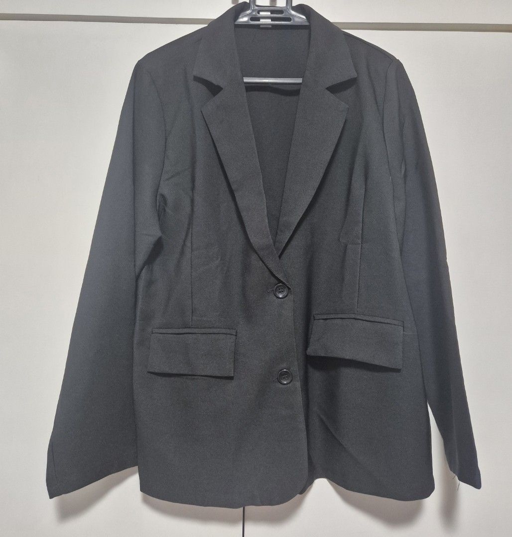 Black Blazer Plus Size XL (Category: Coats, Jackets and Outerwear) located in Manila. Submitted by sorayabarr50152 (Listing ID 1467100595, Image 1). Description: - Color: Classic Black - Style: Long sleeves with notched lapels and front button closure - Features: Two functional lower flap pockets - Versatility: Ideal for office wear or casual layering over tops and tees - Pairing: Easily matches trousers, jeans, or skirts.