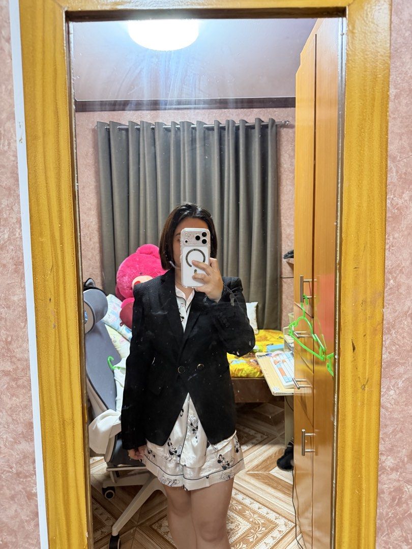 Black Double Breasted Tailored Blazer Jacket (Category: Coats, Jackets and Outerwear) located in Bacoor. Submitted by happyfish_028a6c (Listing ID 1467117560, Image 1). Description: - Color: Black - Size: Small - Style: Double-breasted with structured shoulders and classic lapels - Details: Two gold-rimmed front buttons, two front flap pockets, fully lined - Fit: True to standard sizing - Versatility: Great for office wear and smart casual layeri