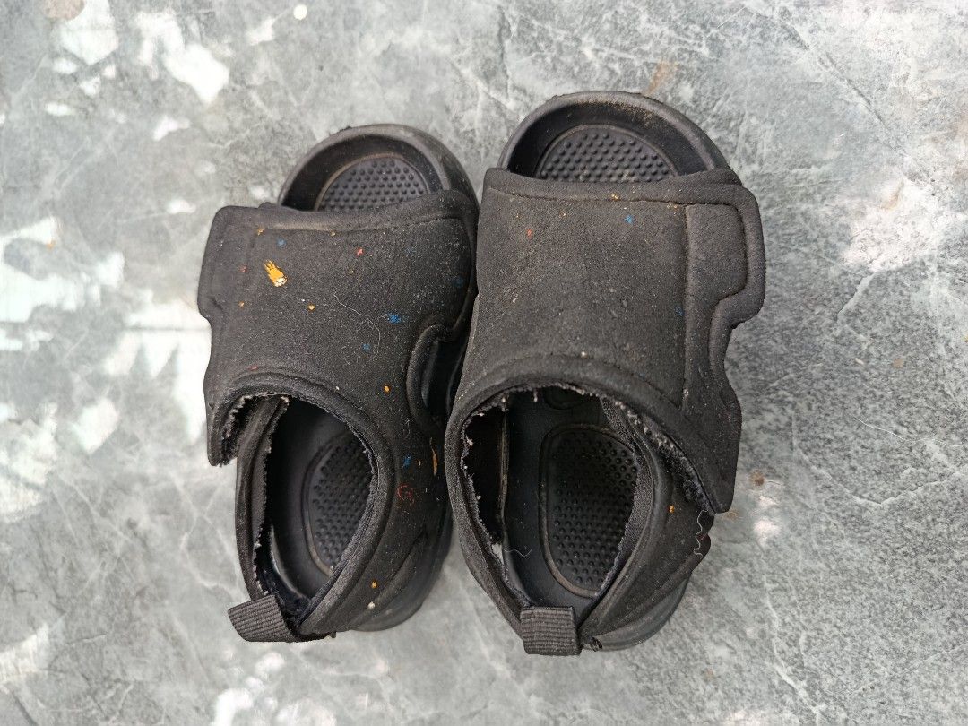 Black Kids Sandals with Space Print (Category: Babies & Kids Fashion) located in Bacolod City. Submitted by bhebisexy08 (Listing ID 1467007932, Image 1). Description: - Kids black sandals with a cute space print (comets and stars) - Convenient velcro strap closure for quick on and off - Textured footbed for added grip - Durable rubber soles - Condition: Worn with visible signs of regular usage - Perfect as a budget-friendly spare pair for playgro