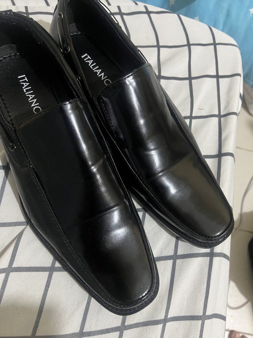 Black loafers (Category: Dress Shoes) located in Manila. Submitted by cooolminas (Listing ID 1467127227, Image 2). Description: Selling on behalf of my boyfriend. He bought this for an occasion & only wore it once or twice RFS: not used enough/decluttering.