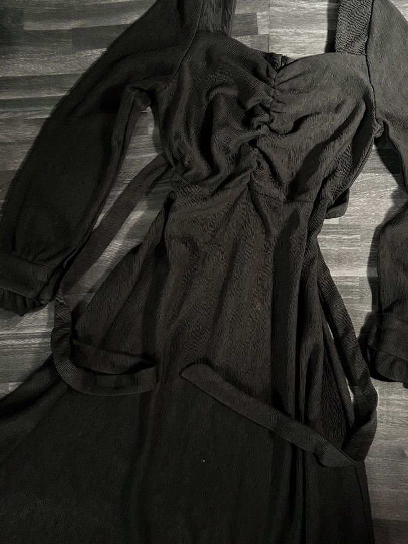 black longsleeve dress (Category: Dresses) located in Manila. Submitted by thvazi (Listing ID 1467022481, Image 2). Description: jnt/sdd s-m.