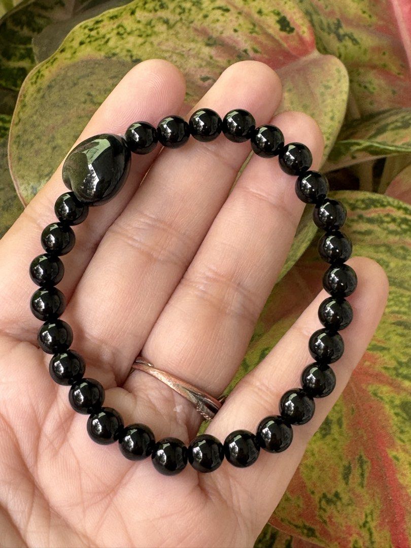 BLACK OBSIDIAN WITH SILVER OBSIDIAN HEART 🍡B4_JC005 (Category: Bracelets) located in Bulacan. Submitted by selling_low_by_bella_ben (Listing ID 1467027614, Image 1). Description: BLACK OBSIDIAN WITH SILVER OBSIDIAN HEART 🍡B4_JC005 🏷️ 450 6+ mm bead size 16 cm wrist.