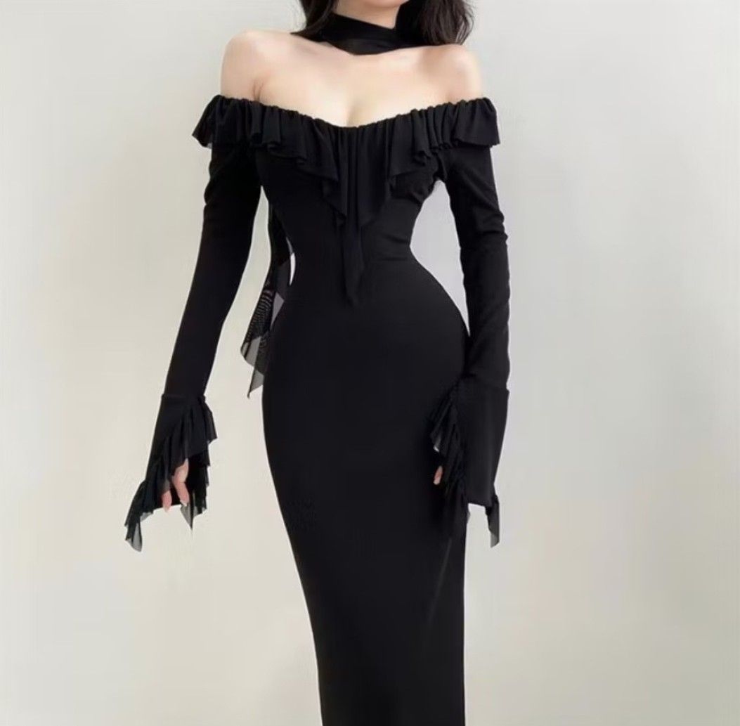 Black Off-shoulder Maxi Dress (Category: Dresses) located in Manila. Submitted by hojimissu (Listing ID 1467027797, Image 1). Description: bought this from 🍊 last year but never ko 'sya nasuot because maluwag 'sya sa akin .