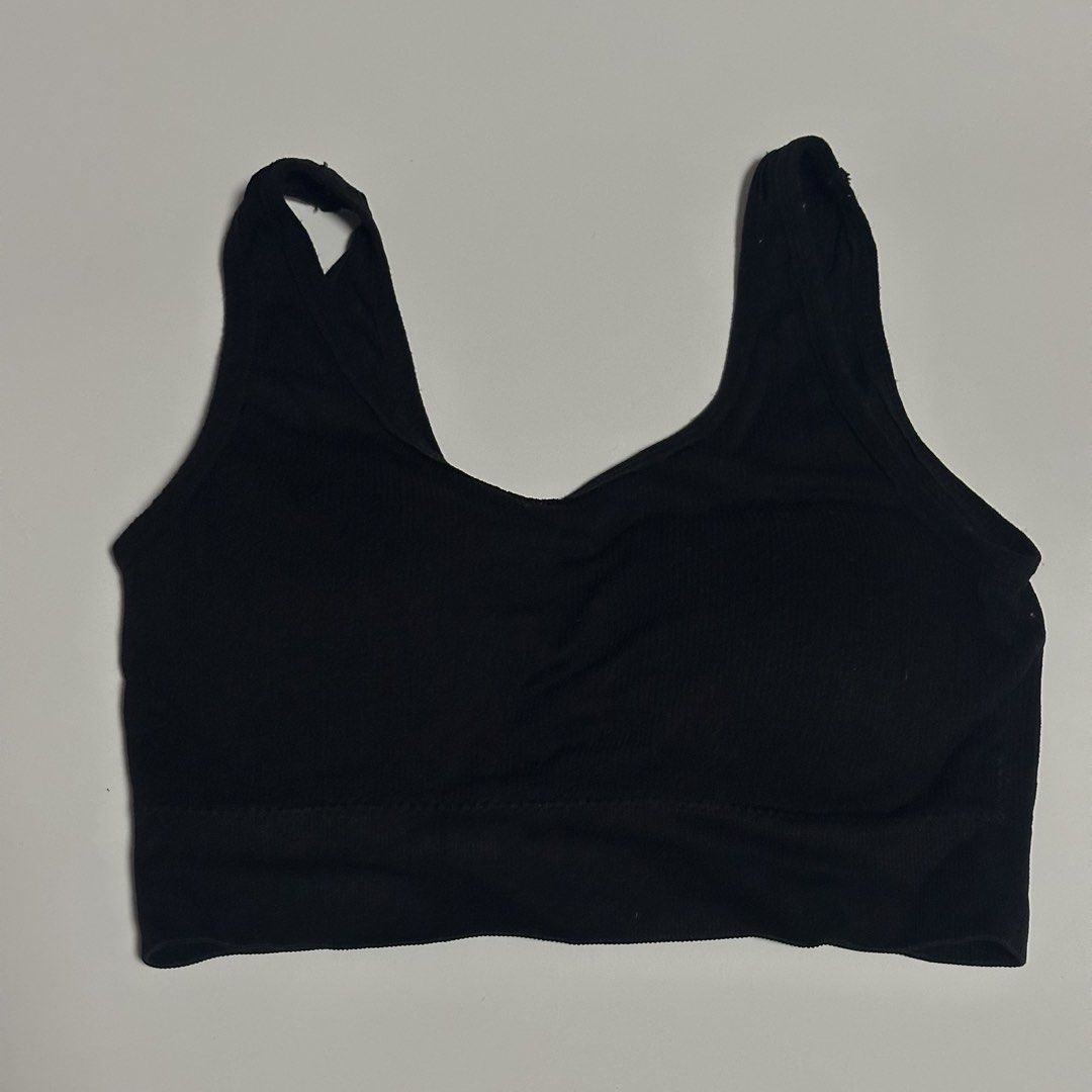 Black Ribbed Sports Bra (Category: Activewear) located in Quezon City. Submitted by gg.finds (Listing ID 1467129260, Image 3). Description: - only used once - ribbed, comfy material for everyday or activewear 🩷 - round scoop neck with thick straps at the front, v neck at the back - has a band under for better support - size: Small - rfs: decluttering.