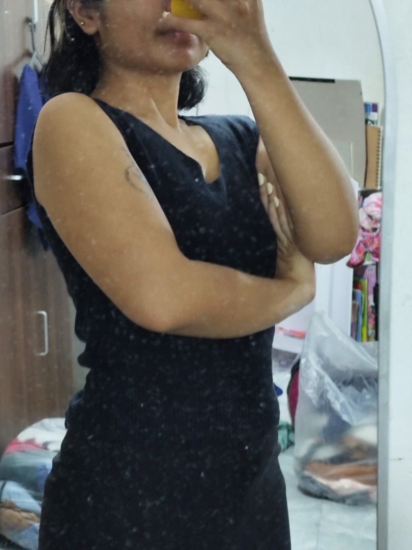 Black sleeveless v-neck knit top (Category: Sleeveless) located in Cavite. Submitted by zenshub (Listing ID 1467078546, Image 2). Description: Issue is on the photo..
