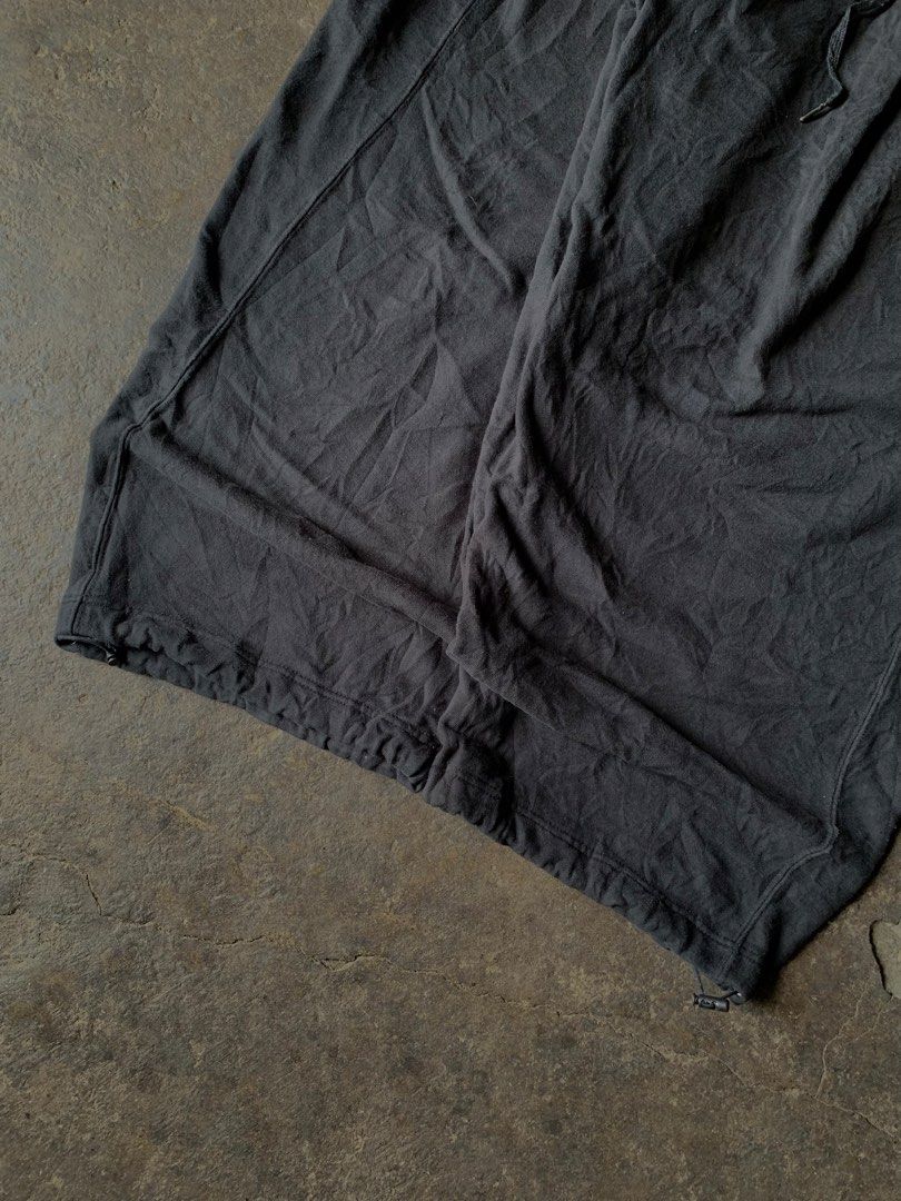 black sweatpants (Category: Other Bottoms) located in Manila. Submitted by _blessmeo (Listing ID 1467073359, Image 2). Description: osfa waist 39 length 20 thigh 11 hem quality fabric! m on tag adjustable hem no issues .