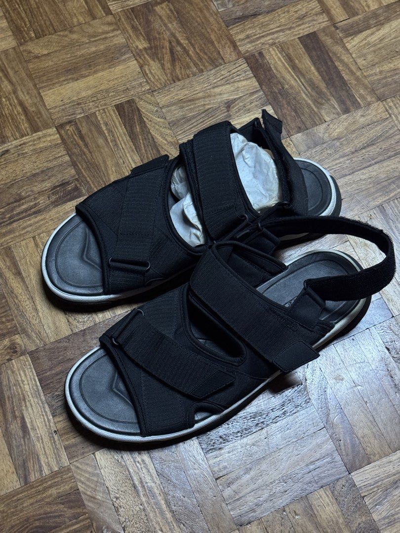 Black velcro strap comfort sandals (Category: Flats & Sandals) located in Manila. Submitted by seangoart (Listing ID 1467144400, Image 2). Description: - Color: Black - Style: Adjustable sandals with thick velcro straps - Comfort: Cushioned footbed for daily wear - Sole: Durable sole with a stylish white edge - Condition: Clean, well-maintained, stored with paper stuffing.