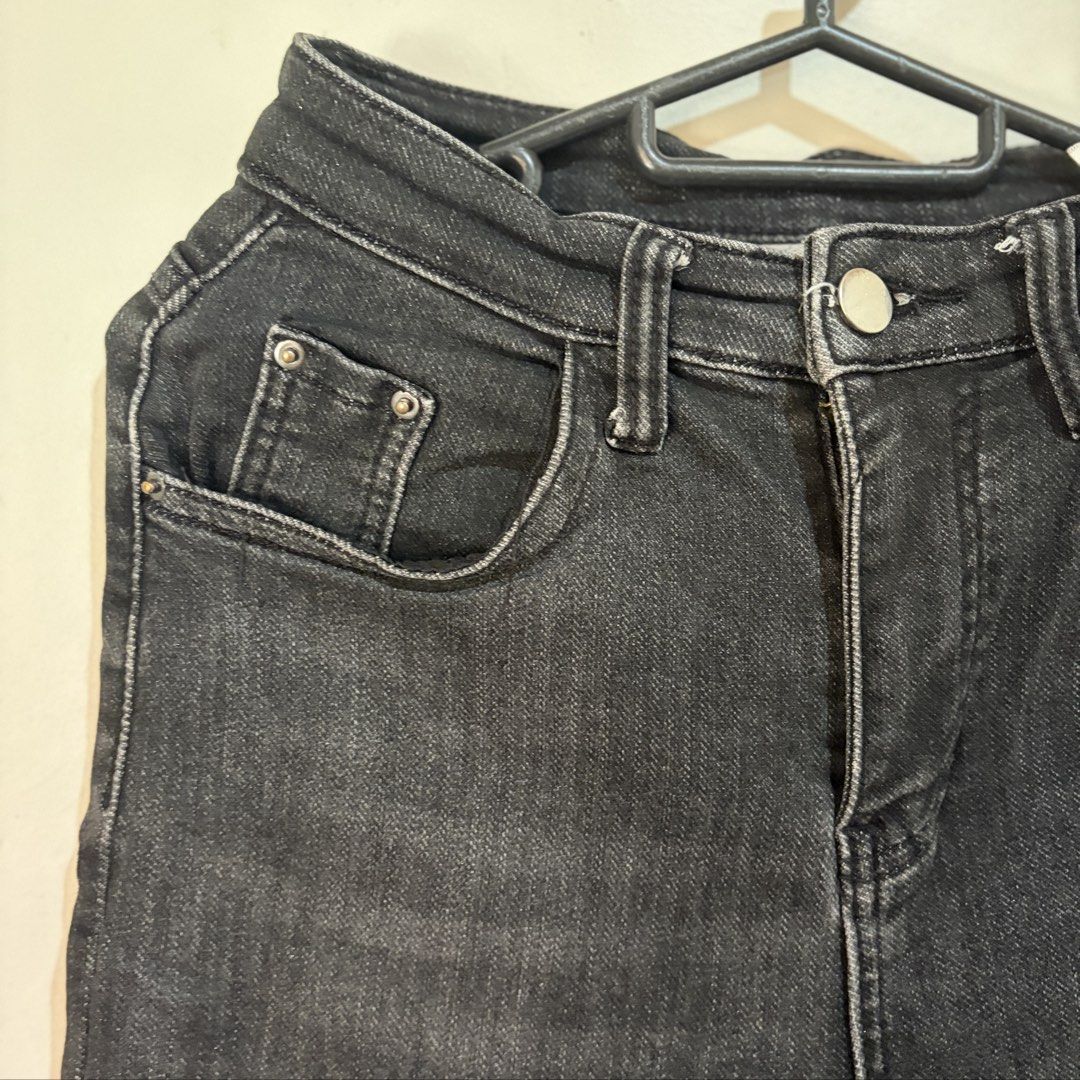 Black Wash Denim Jeans👖 (Category: Jeans) located in Manila. Submitted by serra_shop (Listing ID 1467036130, Image 2). Description: Black Wash Denim Jeans Small Waist:25 inch Length: 91cm Location: Pampanga Courier: J&T.