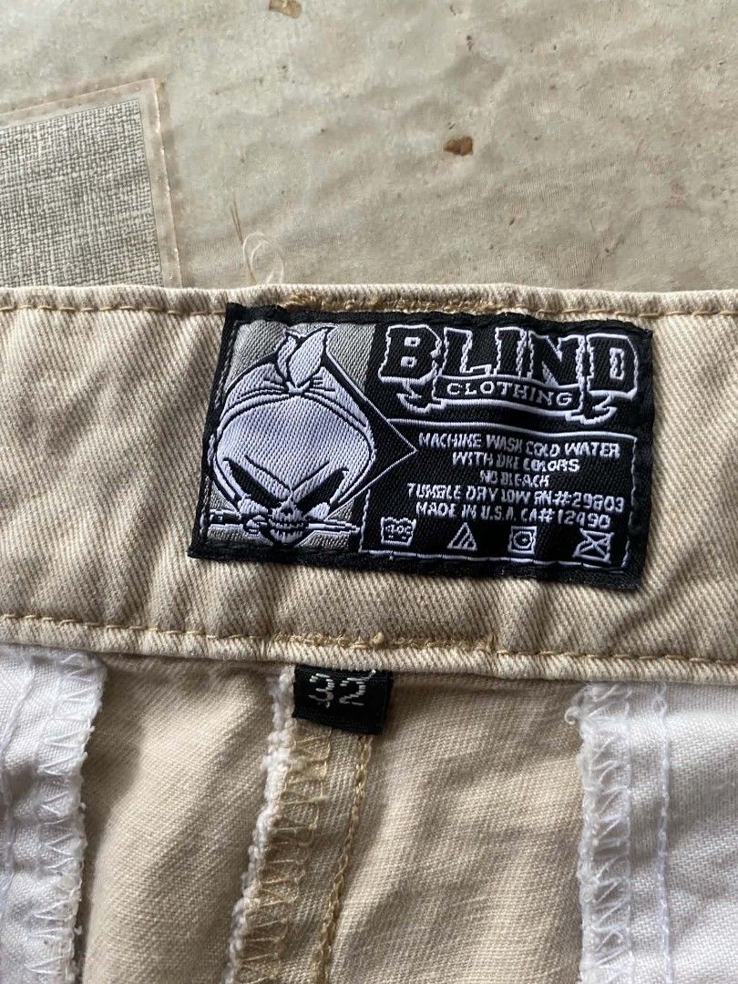 BLIND VINTAGE SHORT (Category: Shorts) located in Dipolog. Submitted by 2hccollective (Listing ID 1467126695, Image 2). Description: GOOD CONDITION NO ISSUE 9/10 COLORATE SIZE 32 DIMES : W32 - L23 OPENING 10.
