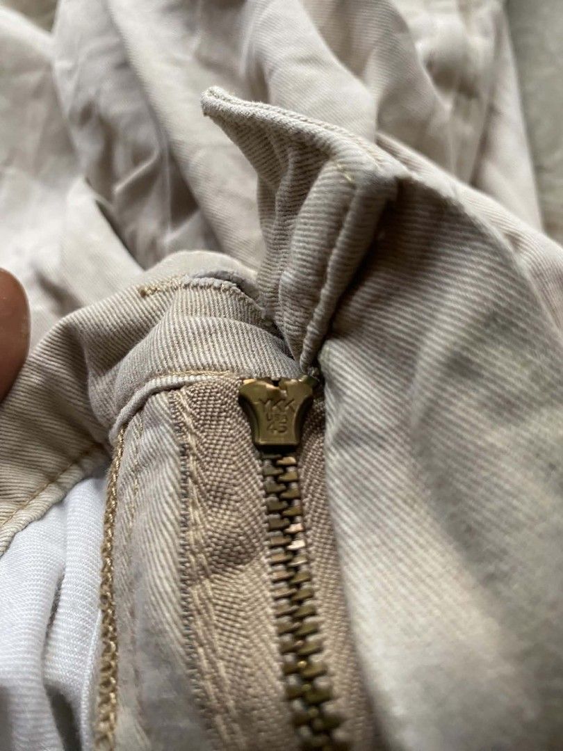 BLIND VINTAGE SHORT (Category: Shorts) located in Dipolog. Submitted by 2hccollective (Listing ID 1467126695, Image 3). Description: GOOD CONDITION NO ISSUE 9/10 COLORATE SIZE 32 DIMES : W32 - L23 OPENING 10.