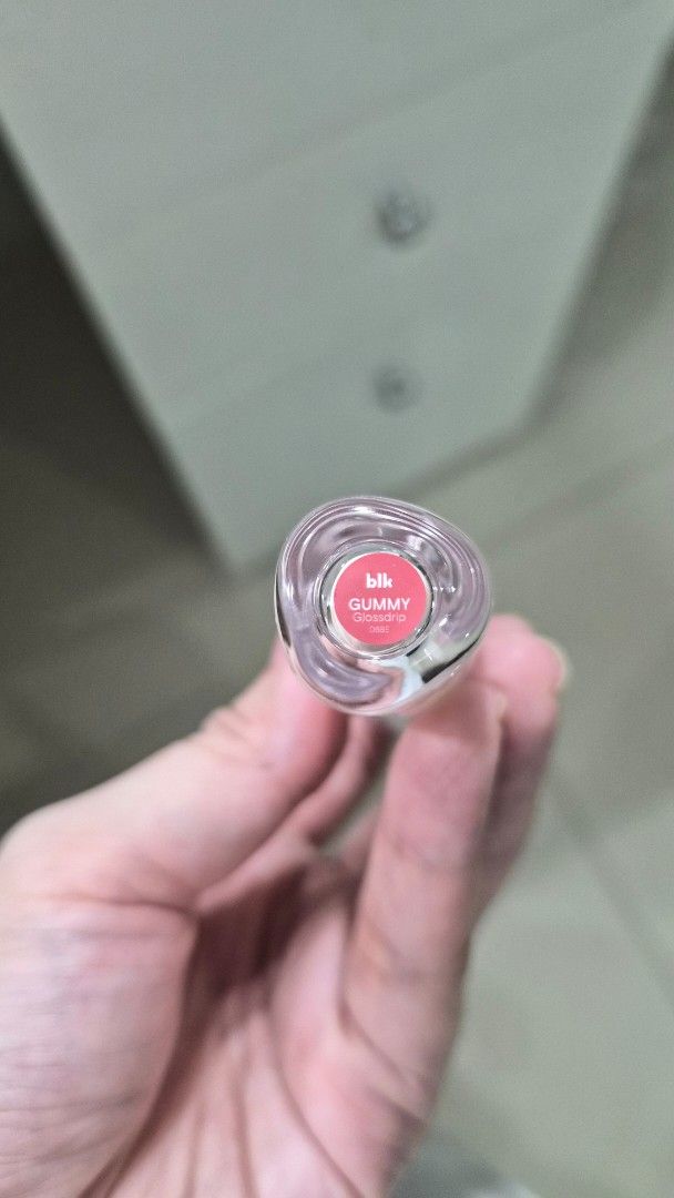 BLK Glossdrip in Gummy (Category: Makeup) located in Las Pinas. Submitted by ktcuartina (Listing ID 1467099153, Image 2). Description: - Brand: blk cosmetics - Product: GUMMY Glossdrip - Shade: Gummy - Formula: Smooth, high-shine gloss - Packaging: Clear tube with pink branding and bottom detail sticker - Size: Compact and travel-friendly - Perfect for: Everyday effortless lip tint and shine RFS: Seldom used. Not my shade.