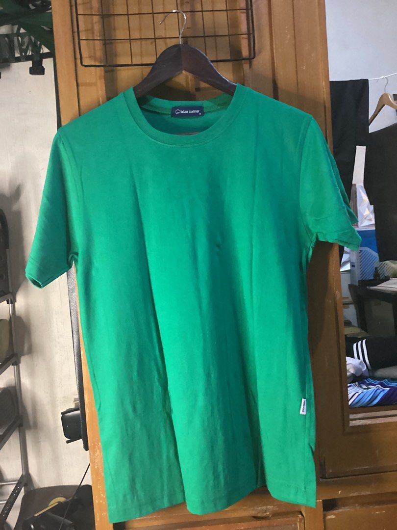 -COD Available- Blue Corner Green T-Shirt Size M (Category: Tshirts & Polo Shirts ) located in San Miguel. Submitted by jsibarra (Listing ID 1467068006, Image 1). Description: Blue Corner Round-Neck T-Shirt (Green) Medium on tag Length: 27.5 inches Width: 19 inches 💵 70 Meetup around San Miguel Bulacan Metro Bayan Delivery via J&T (Buyer shoulders shipping fee).