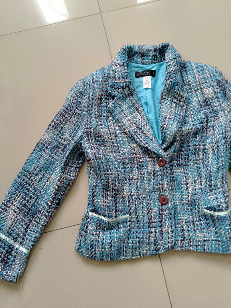 blue tweed blazer (Category: Coats, Jackets and Outerwear) located in Valenzuela. Submitted by justgorjas (Listing ID 1467074010, Image 2). Description: textured blue tweed blazer structured lapels two front buttons light blue trim accents on the pockets sleeve cuffs full inner lining.