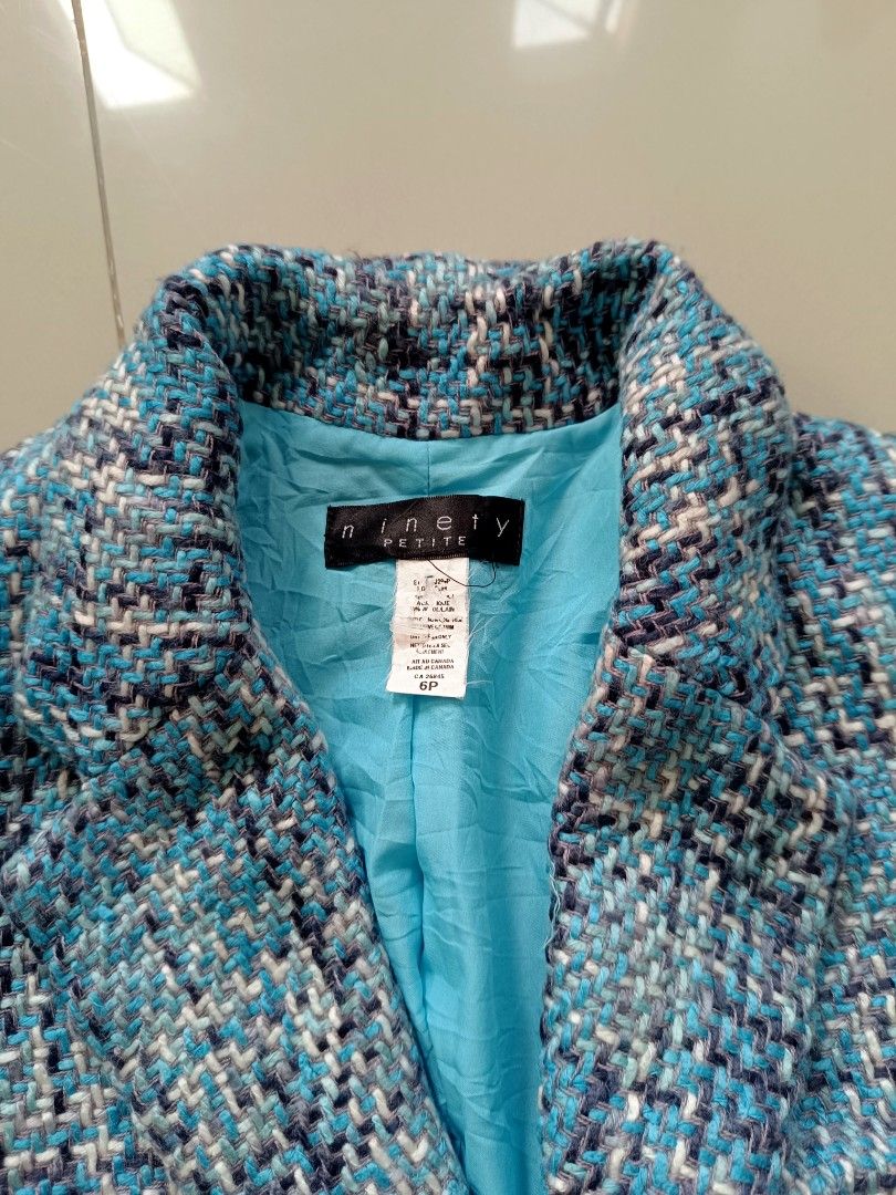 blue tweed blazer (Category: Coats, Jackets and Outerwear) located in Valenzuela. Submitted by justgorjas (Listing ID 1467074010, Image 3). Description: textured blue tweed blazer structured lapels two front buttons light blue trim accents on the pockets sleeve cuffs full inner lining.