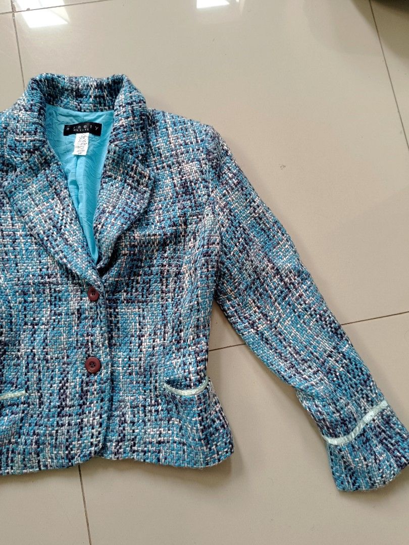 blue tweed blazer (Category: Coats, Jackets and Outerwear) located in Valenzuela. Submitted by justgorjas (Listing ID 1467074010, Image 1). Description: textured blue tweed blazer structured lapels two front buttons light blue trim accents on the pockets sleeve cuffs full inner lining.