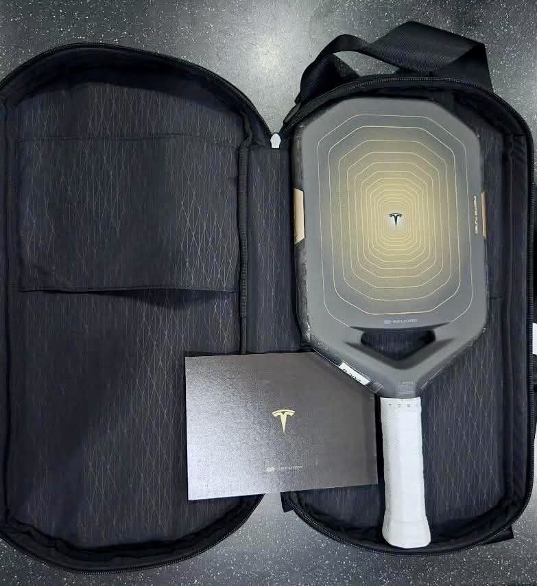 Bnew Tesla Aurum X Selkirk paddle (Category: Racket and Ball Sports) located in Del Monte. Submitted by richard.o.yu (Listing ID 1467004419, Image 2). Description: Bnew Tesla Aurum Pickleball Paddle by Selkirk: 🐦 w/o bag - ₱31,999 🐦 w/ bag - ₱35,999.
