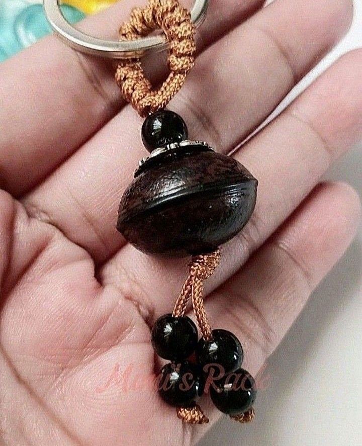 BODHI NUT SEED KEYRING KEYCHAIN (Category: Charms) located in Taguig. Submitted by mimisrack (Listing ID 1467159504, Image 2). Description: 🤎Sacred seed charm for mindfulness and everyday blessings -Bodhi nut seed symbolizes spiritual growth, awareness, and enlightenment -Traditionally associated with meditation and mindful living -Natural organic texture with earthy, grounding feel -Carried as a protective and blessing talisman -Lightweight and