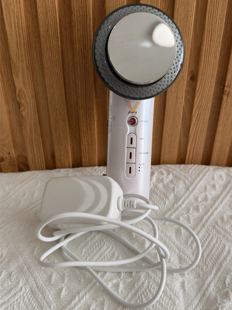 Body Slimming Machine 3 in 1 (Category: Body Care) located in Binan City. Submitted by trishysabie (Listing ID 1466972300, Image 2). Description: Body and face slimming machine bought from orange app, you can use this for your face and body. Please note you have to use this with a gel lotion. RFS: Decluttering .