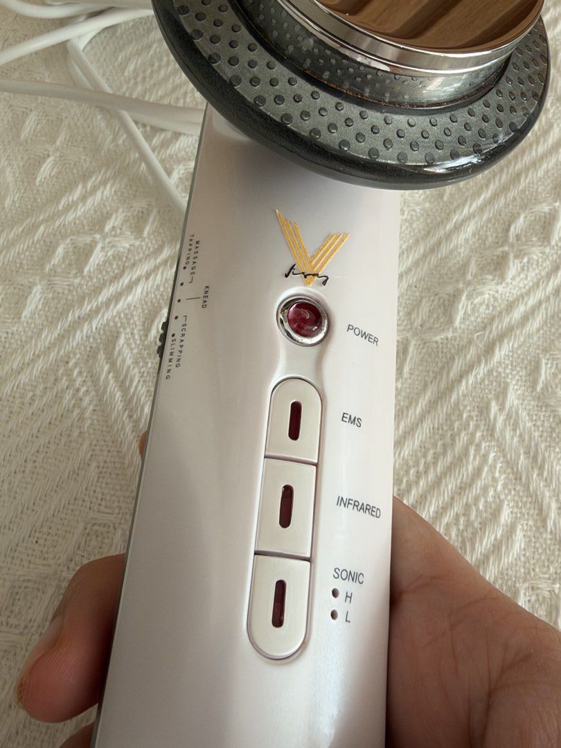 Body Slimming Machine 3 in 1 (Category: Body Care) located in Binan City. Submitted by trishysabie (Listing ID 1466972300, Image 3). Description: Body and face slimming machine bought from orange app, you can use this for your face and body. Please note you have to use this with a gel lotion. RFS: Decluttering .